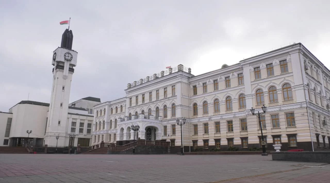 Руководство Витебской области поздравляет с Днём учителя.
