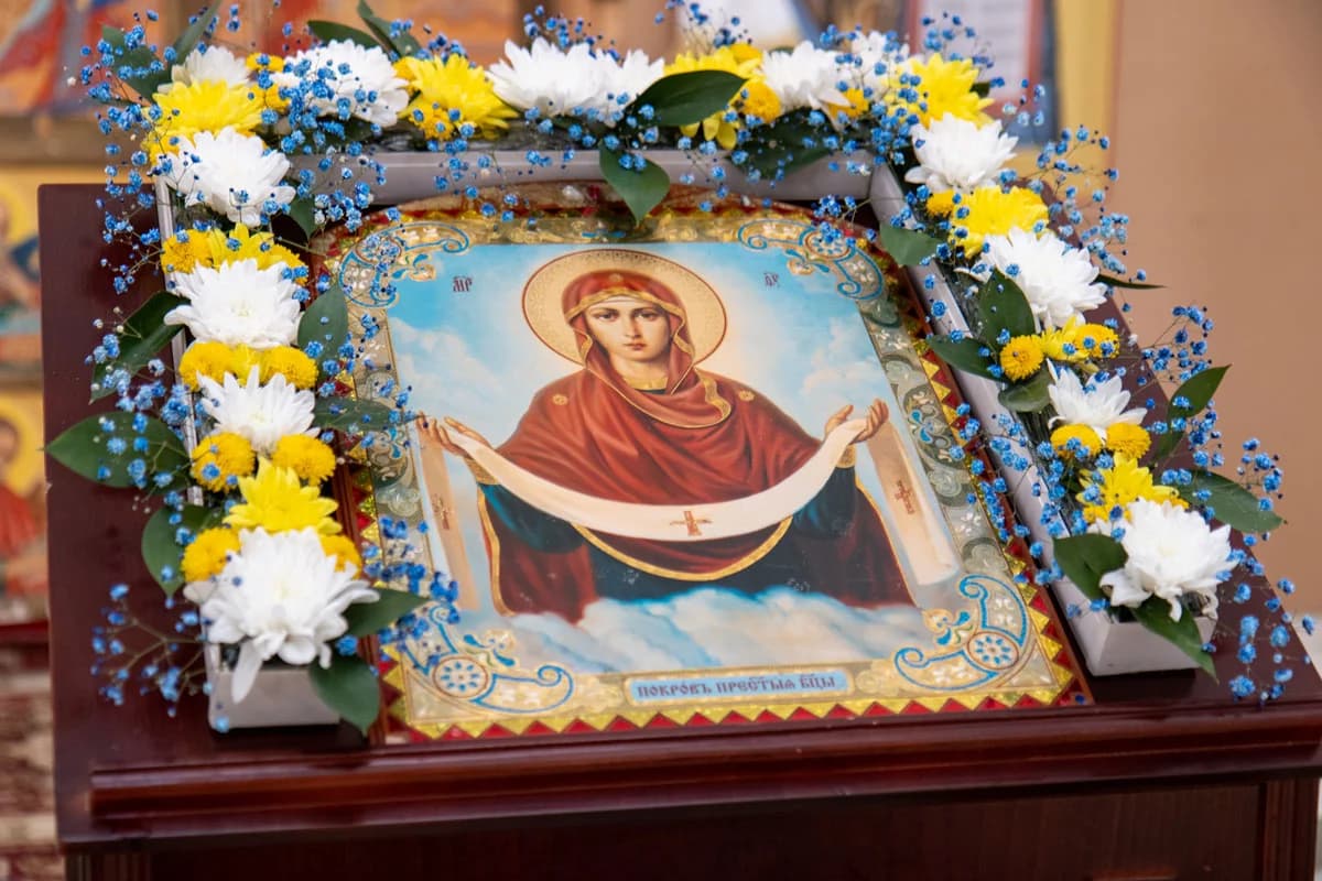 Покров Пресвятой Богородицы – один из самых почитаемых осенних праздников.