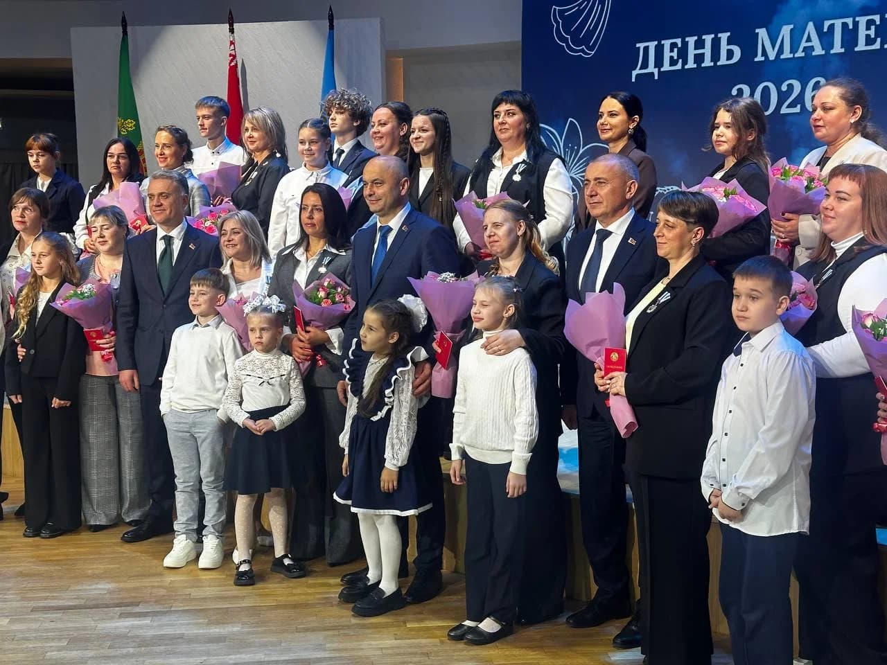17 жительниц северного региона удостоены ордена Матери, еще 24 женщины стали лауреатами областной премии имени Героя Советского Союза Зинаиды Туснолобовой-Марченко.